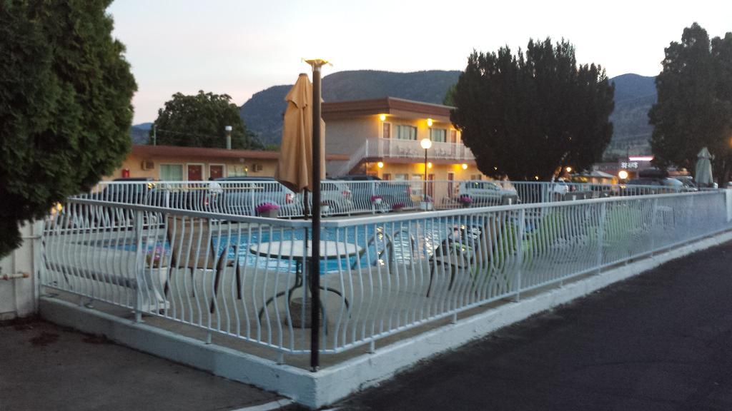 Swiss Sunset Inn Penticton Kültér fotó