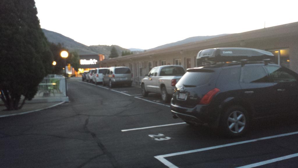 Swiss Sunset Inn Penticton Kültér fotó