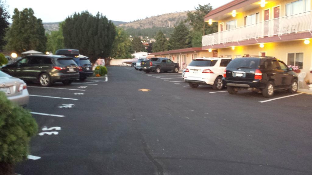 Swiss Sunset Inn Penticton Kültér fotó