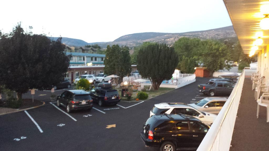 Swiss Sunset Inn Penticton Kültér fotó